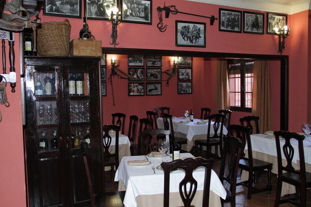 Hostal Pechi Huévar エクステリア 写真
